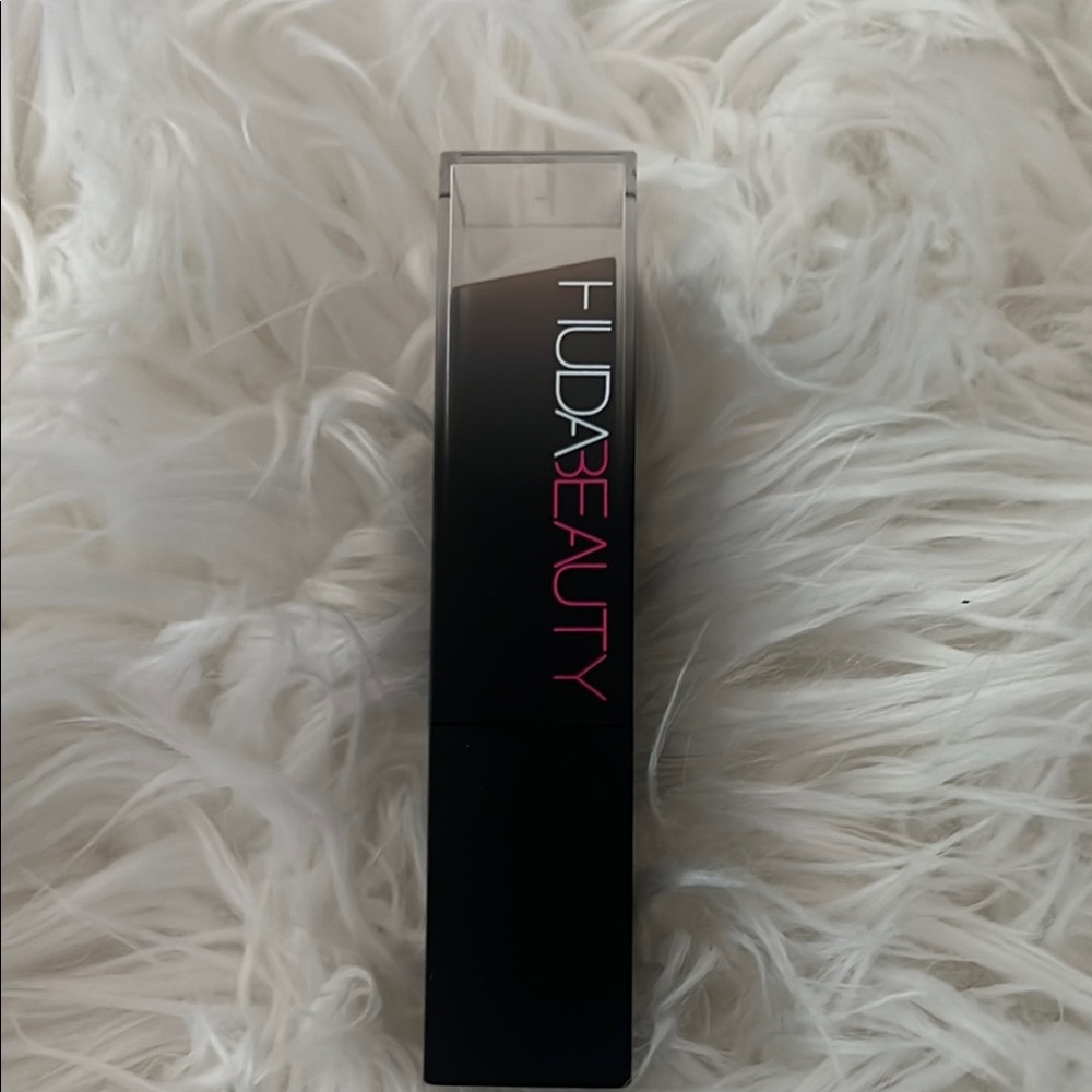 HUDA BEAUTY Stick foundation Faux Filter Color Macchiato